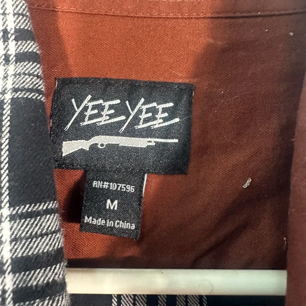 Yee Yee Black and White Mens Shirt Size Medium EUC